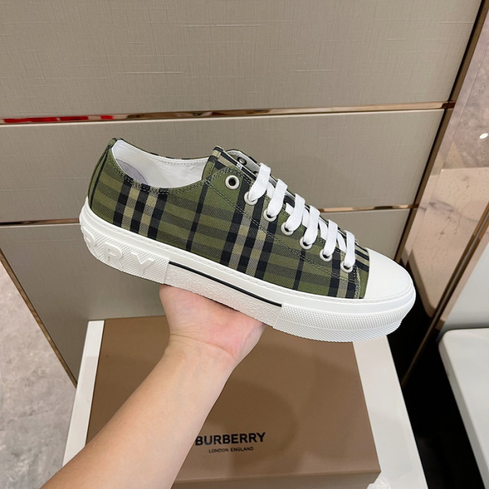 burber*y sneakers b000017