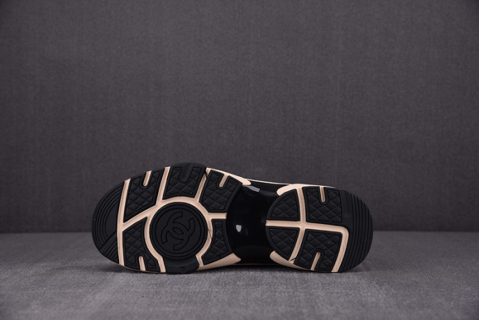 chane* snekaers c000016