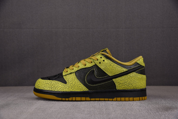 Nike Dunk Low QS Halloween Skull HV6103-300