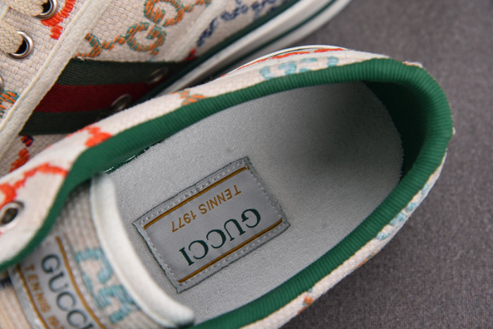 G*u*i* trainer sneaker98