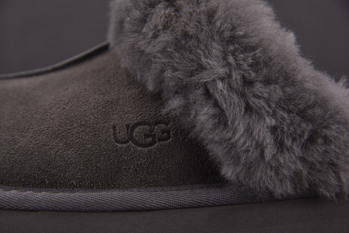 UGG SANDALS 2