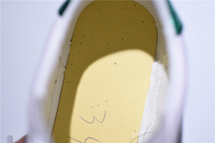 g*u*i ace embroidered low-top sneaker white with bee