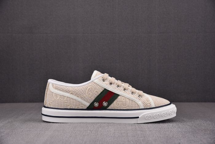 G*u*i* trainer sneaker97