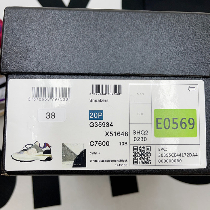 chane* snekaers c000018