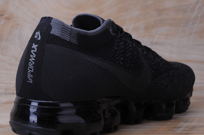 nikelab air vapormax flyknit "triple black" - 899473 003
