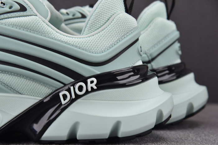 D1OR SNEAKERS B44 T0000-242